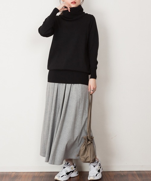 atONE(アットワン)の「atONE ゆるっとタートルネックチュニックセーター 5L展開で大きいサイズ・ワイドサイズ対応(ニット/セーター・レディース・グレイッシュベージュ/ブラック/杢グレー・M-L/4L~5L/LL~3L)」の7枚目の写真