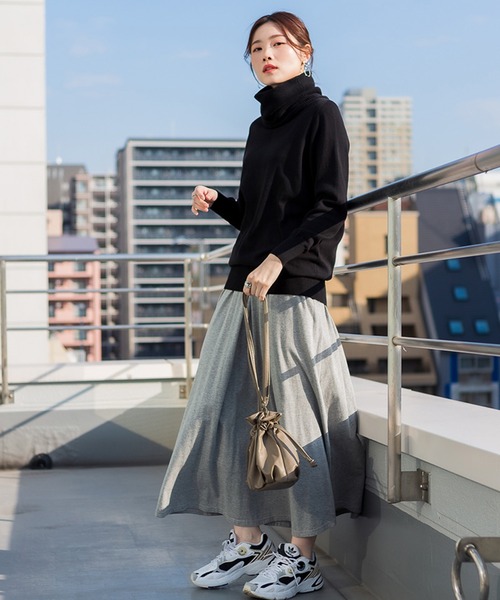 atONE(アットワン)の「atONE ゆるっとタートルネックチュニックセーター 5L展開で大きいサイズ・ワイドサイズ対応(ニット/セーター・レディース・グレイッシュベージュ/ブラック/杢グレー・M-L/4L~5L/LL~3L)」の9枚目の写真