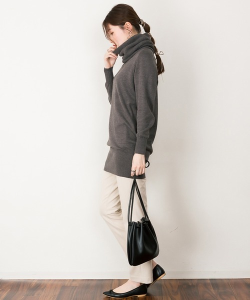 atONE(アットワン)の「atONE ゆるっとタートルネックチュニックセーター 5L展開で大きいサイズ・ワイドサイズ対応(ニット/セーター・レディース・グレイッシュベージュ/ブラック/杢グレー・M-L/4L~5L/LL~3L)」の15枚目の写真