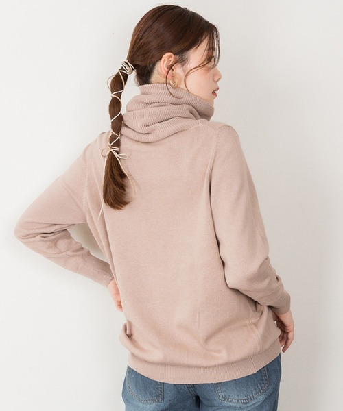 atONE(アットワン)の「atONE ゆるっとタートルネックチュニックセーター 5L展開で大きいサイズ・ワイドサイズ対応(ニット/セーター・レディース・グレイッシュベージュ/ブラック/杢グレー・M-L/4L~5L/LL~3L)」の18枚目の写真