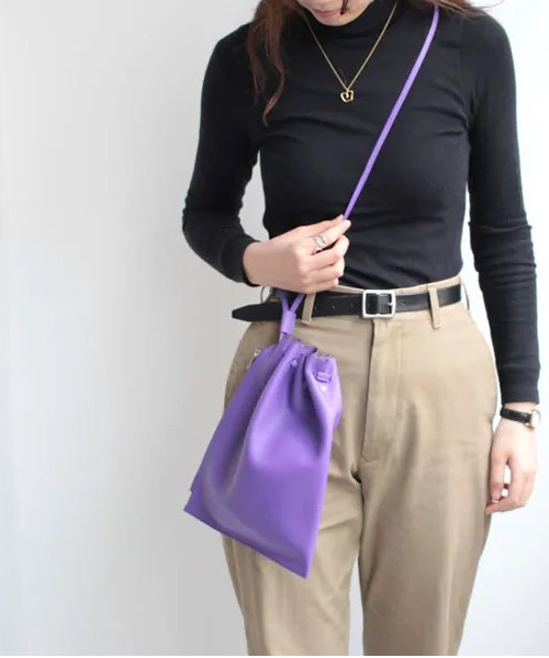 blancle(ブランクレ)の「bc1172 S.LE ZIP DRAWSTRING マチなし 巾着(ショルダーバッグ・レディース・ライトブルー/ブラック/アイボリー/イエロー/グレイッシュベージュ/パープル/オレンジ・FREE)」の6枚目の写真