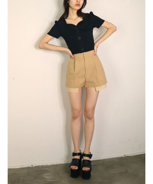 EMODA(エモダ)の「フロントボタンショートリブトップ(Tシャツ/カットソー・レディース・ホワイト/ブラック/ブルー・FREE)」の6枚目の写真