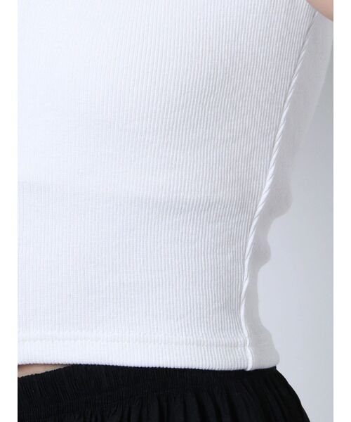 EMODA(エモダ)の「フロントボタンショートリブトップ(Tシャツ/カットソー・レディース・ホワイト/ブラック/ブルー・FREE)」の18枚目の写真