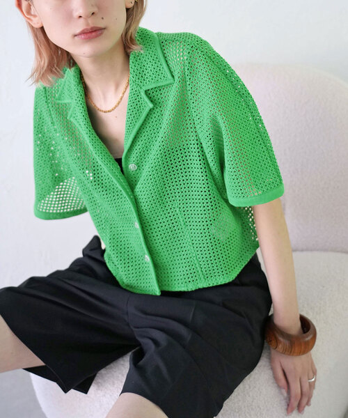SLOBE citron.（スローブシトロン）の「SLOBE citron.カーブショートスリーブクロップドシャツ（シャツ/ブラウス・レディース・グリーン/ブラック・FREE）」の2枚目の写真