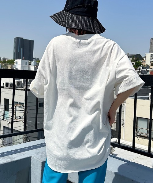 PAGEBOY（ページボーイ）の「WEB限定アイテム / BIGシルエットTシャツ（Tシャツ/カットソー・レディース・ブラック/ターコイズブルー/パープル/オフホワイト/グレイッシュベージュ/ホワイト系その他・FREE）」の9枚目の写真