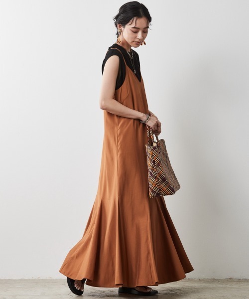 CHIC STYLE（シックスタイル）の「＜大きいサイズ＞裾フレアキャミソールマキシワンピース シックスタイル（ワンピース・レディース・ブラック/キャメル・L/LL/3L/4L/5L）」の14枚目の写真