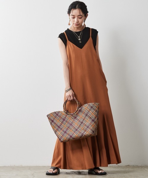 CHIC STYLE（シックスタイル）の「＜大きいサイズ＞裾フレアキャミソールマキシワンピース シックスタイル（ワンピース・レディース・ブラック/キャメル・L/LL/3L/4L/5L）」の20枚目の写真