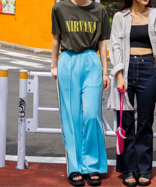 FOREVER 21（フォーエバー トゥエンティーワン）の「サイドラインジャージパンツ（その他パンツ・レディース・ブラック/レッド/イエロー/ブルー・SMALL/MEDIUM/LARGE）」の11枚目の写真