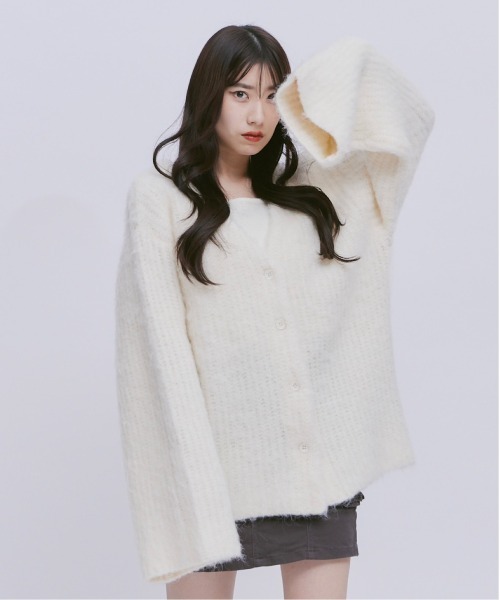 17HR（セブンティーンアワーズ）の「モヘアライクVネックニットカーディガン（カーディガン/ボレロ・レディース・ブラック/オフホワイト/ブルー・FREE）」の5枚目の写真