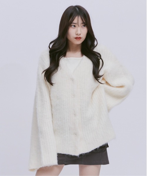 17HR（セブンティーンアワーズ）の「モヘアライクVネックニットカーディガン（カーディガン/ボレロ・レディース・ブラック/オフホワイト/ブルー・FREE）」の4枚目の写真