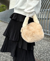 シーズンライクな差し色。2WAYもこもこバイカラーハンドバック