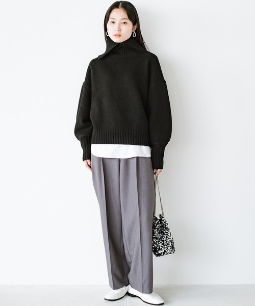 haco!(ハコ)の「女らしさは包んで魅せる スリットタートルネックニット(ニット/セーター・レディース・レッド/アイボリー/ブラック・MEDIUM/X-LARGE/LARGE/SMALL)」の4枚目の写真