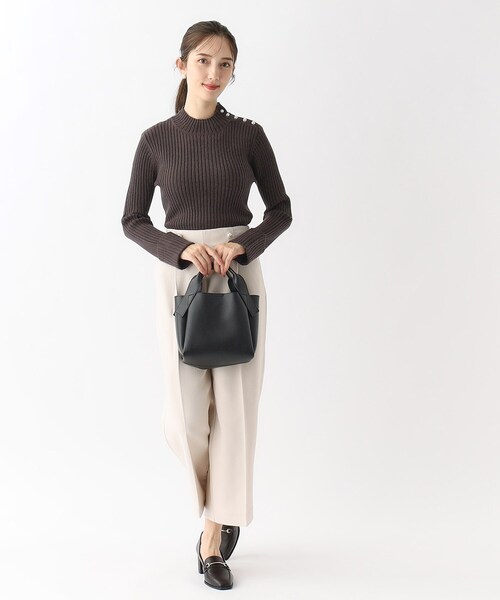 index（インデックス）の「◆≪5color≫ パール調ボタン リブハイネックニット【洗濯機洗い可】（ニット/セーター・レディース・チャコールグレー/ブルー系5/グレー系4/ライトベージュ/オフホワイト・38/36/42/40）」の9枚目の写真