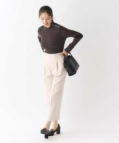 index（インデックス）の「◆≪5color≫ パール調ボタン リブハイネックニット【洗濯機洗い可】（ニット/セーター・レディース・チャコールグレー/ブルー系5/グレー系4/ライトベージュ/オフホワイト・38/36/42/40）」の10枚目の写真