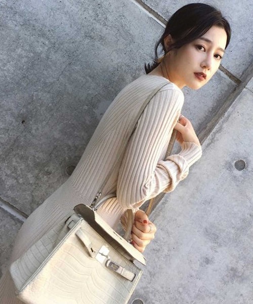 LUGG NAGG(ラグナグ)の「リブニットVネックマキシワンピース(ワンピース・レディース・ライトベージュ/チョコ/ブラック・M)」の17枚目の写真