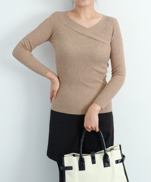 Miniministore(ミニミニストア)の「ニットトップス Vネック 肌見せ 韓国風(ニット/セーター・レディース・ベージュ/ホワイト/モカ/グレー/ブラック・FREE)」の19枚目の写真