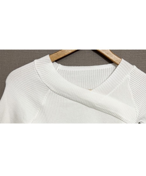 Miniministore(ミニミニストア)の「ニットトップス Vネック 肌見せ 韓国風(ニット/セーター・レディース・ベージュ/ホワイト/モカ/グレー/ブラック・FREE)」の21枚目の写真