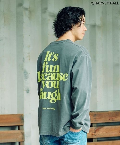 BAYFLOW(ベイフロー)の「【SMILEY FACE(スマイリーフェイス)】HELLO SMILEY長袖プリントTシャツ(Tシャツ/カットソー・メンズ・ホワイト系/チャコール/オフホワイト/イエロー・MEDIUM/LARGE)」の4枚目の写真