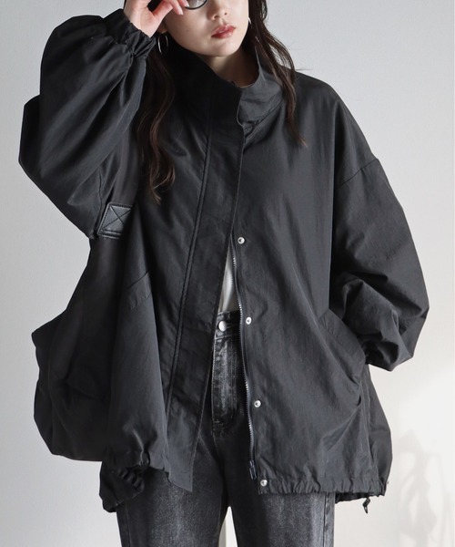 COURO（コウロ）の「スタンドカラーナイロンモンスターコート（ナイロンジャケット・レディース・アイボリー/グレイッシュベージュ/カーキ/ブラック・M/L）」の3枚目の写真