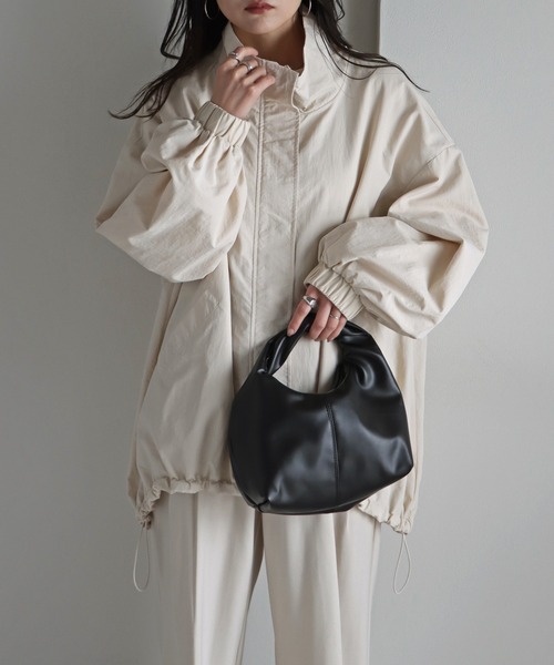 COURO（コウロ）の「スタンドカラーナイロンモンスターコート（ナイロンジャケット・レディース・アイボリー/グレイッシュベージュ/カーキ/ブラック・M/L）」の11枚目の写真