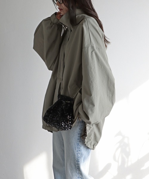 COURO（コウロ）の「スタンドカラーナイロンモンスターコート（ナイロンジャケット・レディース・アイボリー/グレイッシュベージュ/カーキ/ブラック・M/L）」の7枚目の写真