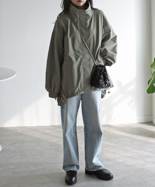 COURO（コウロ）の「スタンドカラーナイロンモンスターコート（ナイロンジャケット・レディース・アイボリー/グレイッシュベージュ/カーキ/ブラック・M/L）」の8枚目の写真