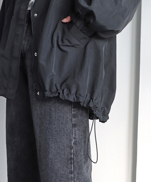 COURO（コウロ）の「スタンドカラーナイロンモンスターコート（ナイロンジャケット・レディース・アイボリー/グレイッシュベージュ/カーキ/ブラック・M/L）」の16枚目の写真