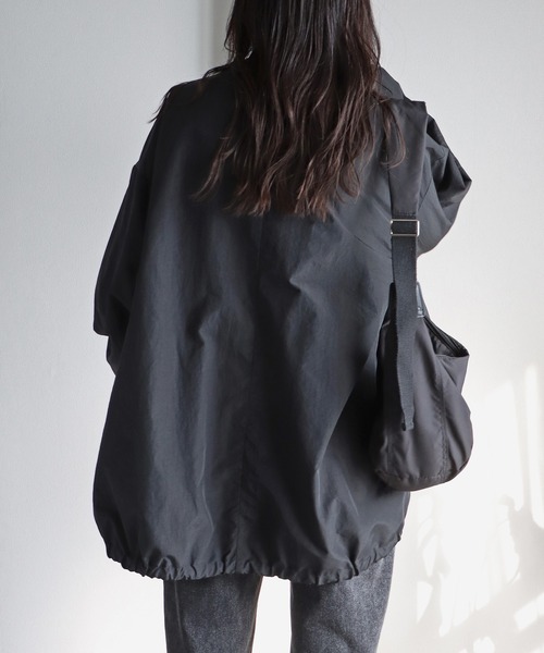 COURO（コウロ）の「スタンドカラーナイロンモンスターコート（ナイロンジャケット・レディース・アイボリー/グレイッシュベージュ/カーキ/ブラック・M/L）」の17枚目の写真