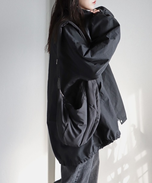 COURO（コウロ）の「スタンドカラーナイロンモンスターコート（ナイロンジャケット・レディース・アイボリー/グレイッシュベージュ/カーキ/ブラック・M/L）」の18枚目の写真