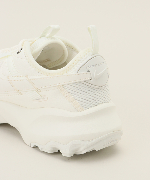 SLOBE IENA（スローブイエナ）の「《WEB限定》【NIKE/ナイキ】 TC7900（スニーカー・レディース・ホワイト・23cm/23.5cm/24cm/24.5cm/25cm）」の5枚目の写真