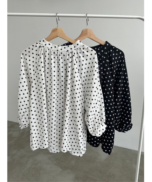DAIS-Y（デイジー）の「ドット柄プチハイネックドルマンスリーブ
