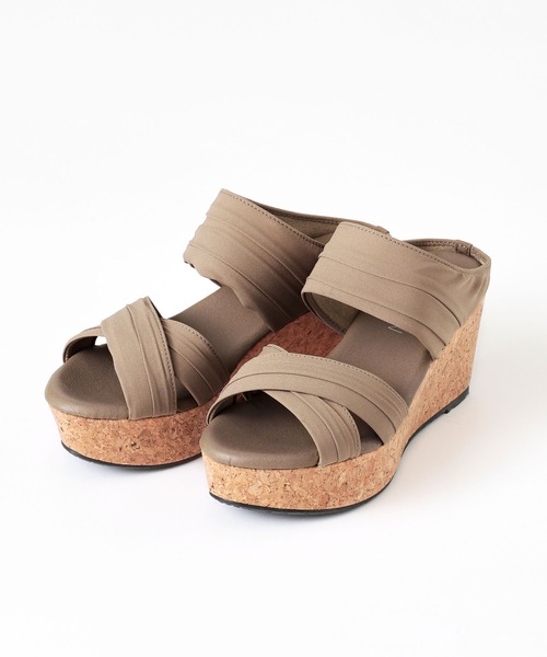 Newlyme（ニューリーミー）の「最強やみつき厚底フッドベッドドレープサンダル【レディース】【通販】【小さいサイズ】【大きいサイズ】（サンダル・レディース・ホワイト/ブラック/ホワイト系その他/ブラック系その他/グレー/グレー系その他・24cm/23.5cm/23cm/22.5cm/22cm/25.5cm/25cm/24.5cm）」の6枚目の写真