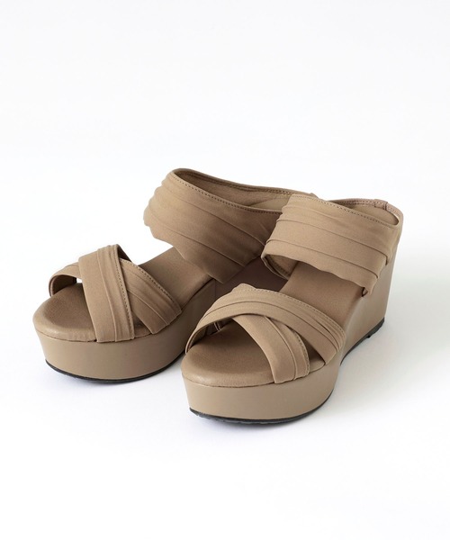 Newlyme（ニューリーミー）の「最強やみつき厚底フッドベッドドレープサンダル【レディース】【通販】【小さいサイズ】【大きいサイズ】（サンダル・レディース・ホワイト/ブラック/ホワイト系その他/ブラック系その他/グレー/グレー系その他・24cm/23.5cm/23cm/22.5cm/22cm/25.5cm/25cm/24.5cm）」の5枚目の写真