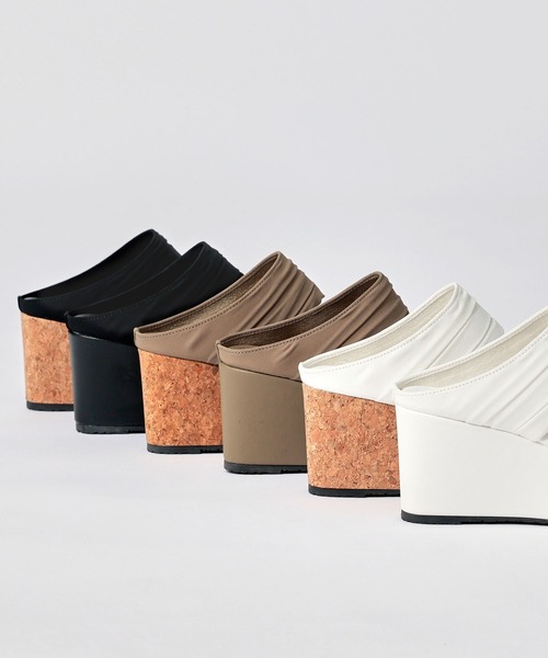 Newlyme（ニューリーミー）の「最強やみつき厚底フッドベッドドレープサンダル【レディース】【通販】【小さいサイズ】【大きいサイズ】（サンダル・レディース・ホワイト/ブラック/ホワイト系その他/ブラック系その他/グレー/グレー系その他・24cm/23.5cm/23cm/22.5cm/22cm/25.5cm/25cm/24.5cm）」の16枚目の写真