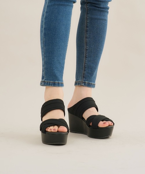 Newlyme（ニューリーミー）の「最強やみつき厚底フッドベッドドレープサンダル【レディース】【通販】【小さいサイズ】【大きいサイズ】（サンダル・レディース・ホワイト/ブラック/ホワイト系その他/ブラック系その他/グレー/グレー系その他・24cm/23.5cm/23cm/22.5cm/22cm/25.5cm/25cm/24.5cm）」の8枚目の写真