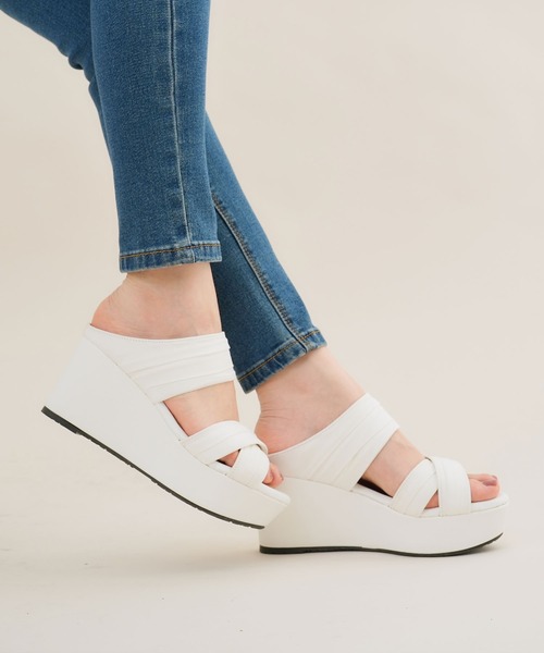 Newlyme（ニューリーミー）の「最強やみつき厚底フッドベッドドレープサンダル【レディース】【通販】【小さいサイズ】【大きいサイズ】（サンダル・レディース・ホワイト/ブラック/ホワイト系その他/ブラック系その他/グレー/グレー系その他・24cm/23.5cm/23cm/22.5cm/22cm/25.5cm/25cm/24.5cm）」の10枚目の写真