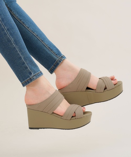 Newlyme（ニューリーミー）の「最強やみつき厚底フッドベッドドレープサンダル【レディース】【通販】【小さいサイズ】【大きいサイズ】（サンダル・レディース・ホワイト/ブラック/ホワイト系その他/ブラック系その他/グレー/グレー系その他・24cm/23.5cm/23cm/22.5cm/22cm/25.5cm/25cm/24.5cm）」の13枚目の写真