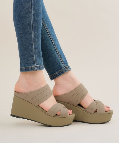 Newlyme（ニューリーミー）の「最強やみつき厚底フッドベッドドレープサンダル【レディース】【通販】【小さいサイズ】【大きいサイズ】（サンダル・レディース・ホワイト/ブラック/ホワイト系その他/ブラック系その他/グレー/グレー系その他・24cm/23.5cm/23cm/22.5cm/22cm/25.5cm/25cm/24.5cm）」の14枚目の写真