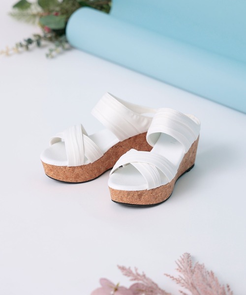 超軽量！Melissa 快適 フットベッドサンダル (送料込/追跡付) 快適◎Melissa ロゴ入りフットベッドサンダル (追跡付/送料込)