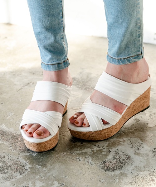 Newlyme（ニューリーミー）の「最強やみつき厚底フッドベッドドレープサンダル【レディース】【通販】【小さいサイズ】【大きいサイズ】（サンダル・レディース・ホワイト/ブラック/ホワイト系その他/ブラック系その他/グレー/グレー系その他・24cm/23.5cm/23cm/22.5cm/22cm/25.5cm/25cm/24.5cm）」の21枚目の写真