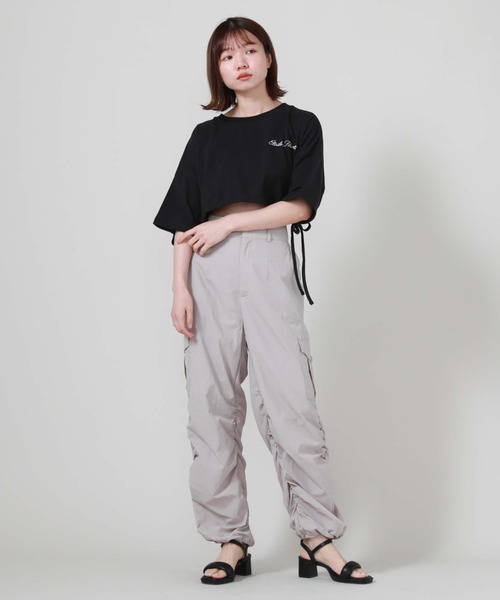 archives(アルシーヴ)の「ギャザーカーゴパンツ(カーゴパンツ・レディース・グレー/アイボリー/ブラック・MEDIUM)」の17枚目の写真