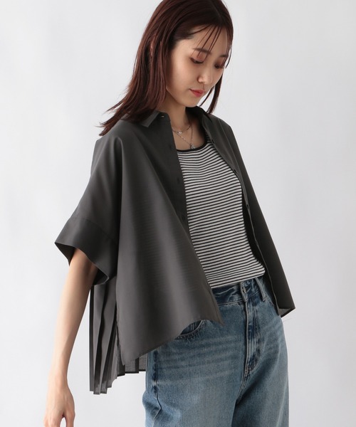 GLOBAL WORK（グローバルワーク）の「お手入れらくらくバックプリーツクロップドシャツ半袖/992247（シャツ/ブラウス）」 - WEAR