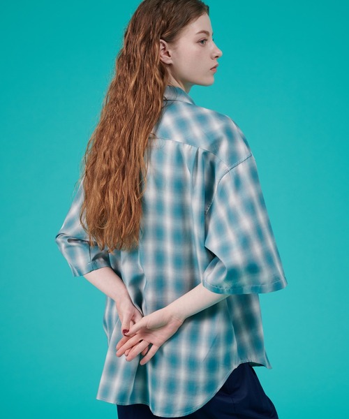 ONCILY(オンシェリー)の「OMBRE CHECK SHIRT / オンブレチェックシャツ(シャツ/ブラウス・メンズ・ブルー/アイボリー・LARGE/MEDIUM/SMALL)」の7枚目の写真