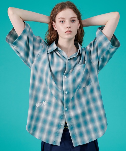 ONCILY(オンシェリー)の「OMBRE CHECK SHIRT / オンブレチェックシャツ(シャツ/ブラウス・メンズ・ブルー/アイボリー・LARGE/MEDIUM/SMALL)」の4枚目の写真