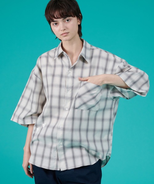 ONCILY(オンシェリー)の「OMBRE CHECK SHIRT / オンブレチェックシャツ(シャツ/ブラウス・メンズ・ブルー/アイボリー・LARGE/MEDIUM/SMALL)」の16枚目の写真
