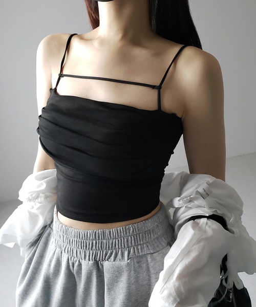 me+em select(ミームセレクト)の「【 カップ付き/2WAY 】ラインストラップタックショートキャミソール / line strap tuck short camisole(キャミソール・レディース・グレー/ホワイト/ブラック・FREE)」の1枚目の写真