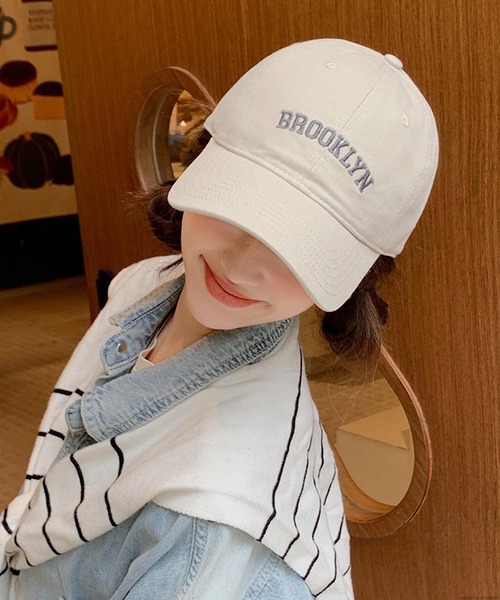 TONE SELECT GOODS（トーンセレクトグッズ）の「pur chouchou/ロゴ刺繍キャップ P4272（キャップ・レディース・ネイビー/アイボリー/ブラック/ブラック系その他/ブラウン系その他/ブラウン・FREE）」の2枚目の写真