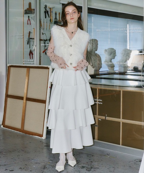 VIOLETTA（ヴィオレッタ）の「フェザーヤーンハートボタンニットベスト