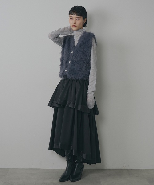 VIOLETTA（ヴィオレッタ）の「フェザーヤーンハートボタンニット