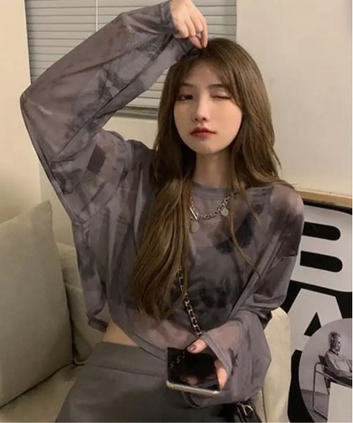 Jelly moo(ジェリームー)の「【 Jelly moo / ジェリームー 】 ショート丈 タイダイ柄 シアー トップス #(Tシャツ/カットソー・レディース・パープル/ブラック・FREE)」の4枚目の写真
